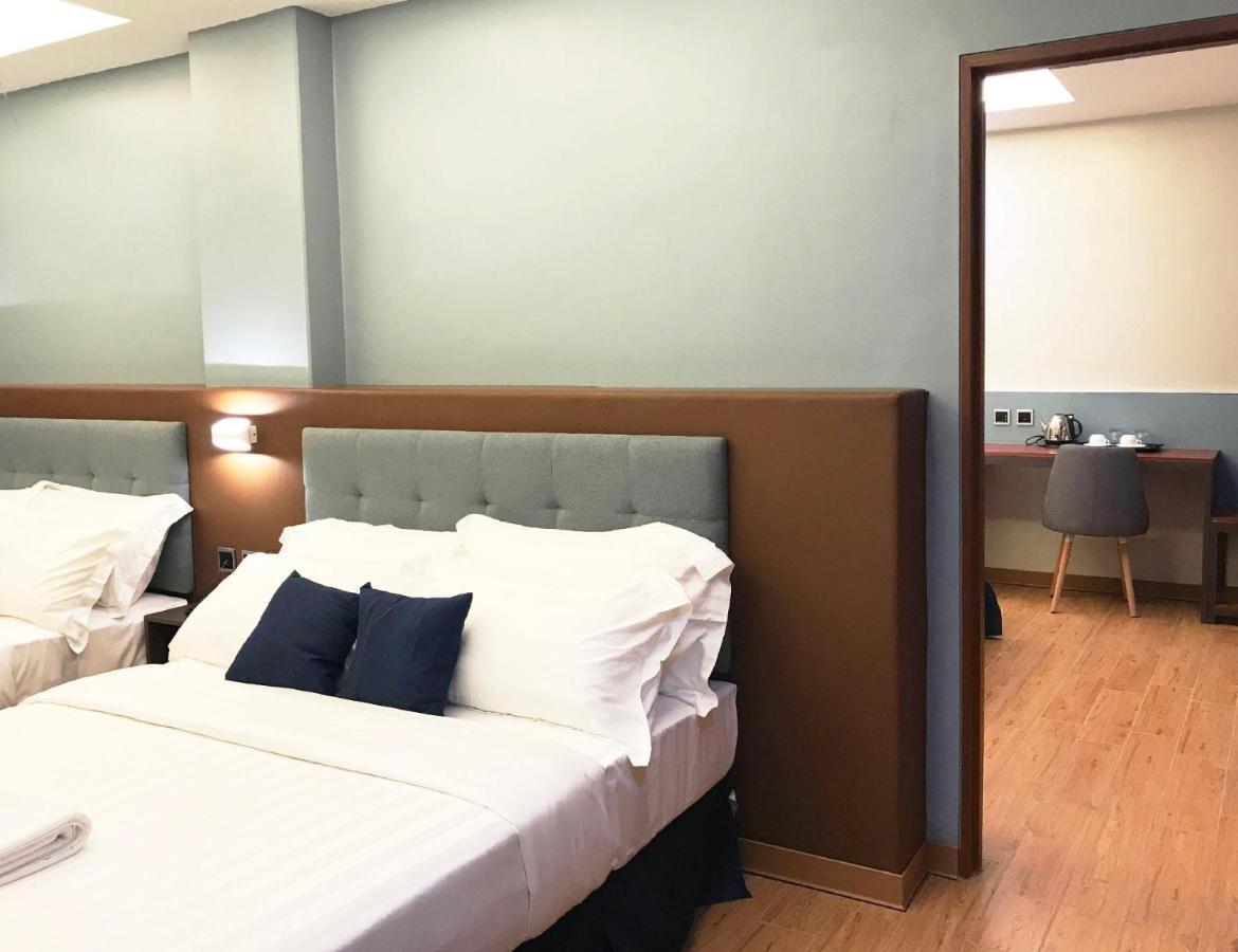 Henia Hotel Dumaguete City Екстер'єр фото